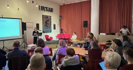 Magma organized a bilingual seminar on values of foreign-born individuals