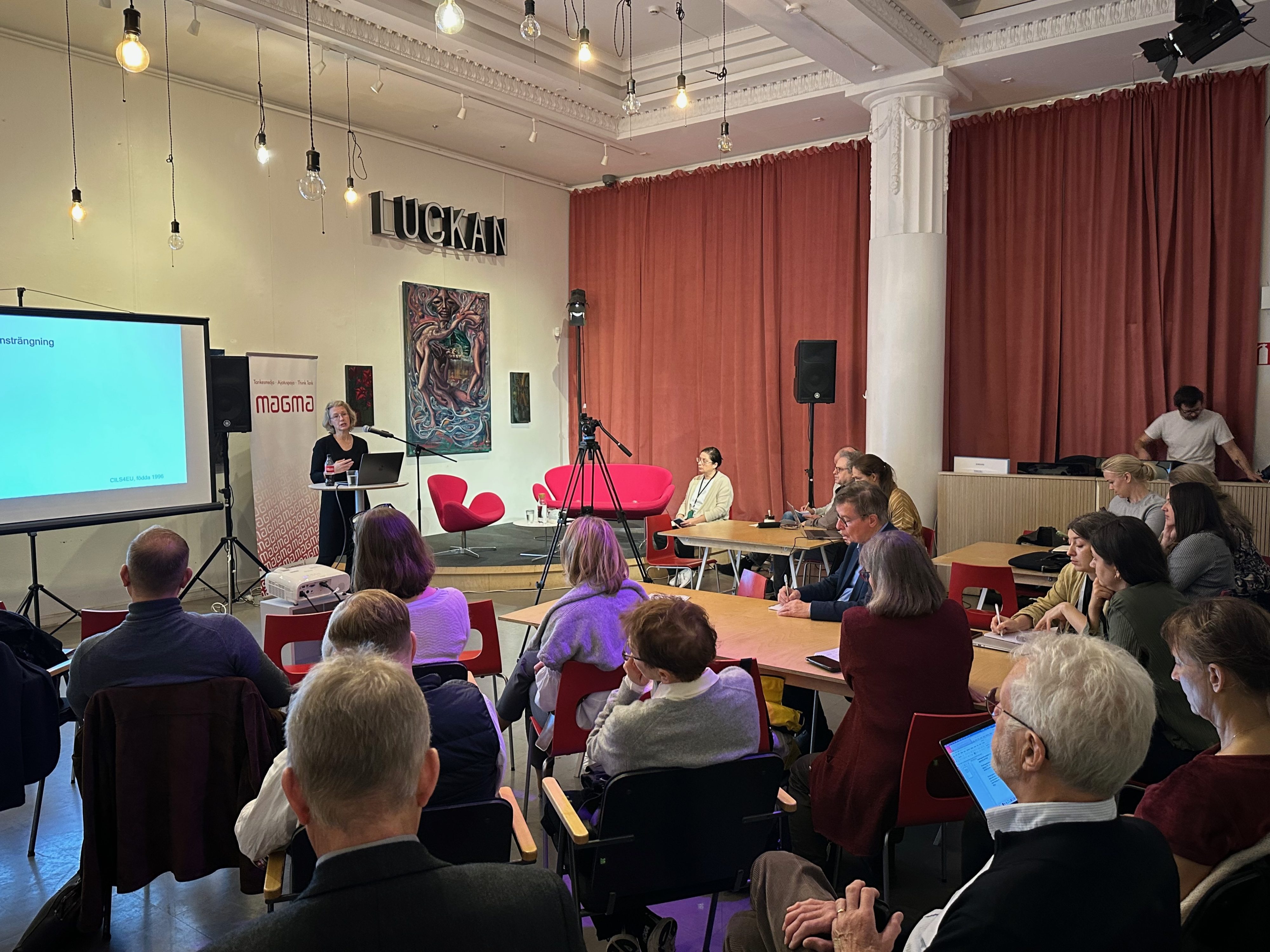 Magma organized a bilingual seminar on values of foreign-born individuals