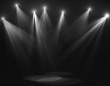 Teater på svenska bör stärkas genom att se helheter