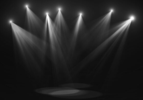 Teater på svenska bör stärkas genom att se helheter