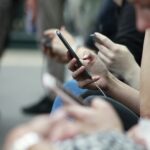 Pressmeddelande: Delade åsikter om förbud mot sociala medier bland svenskspråkiga unga